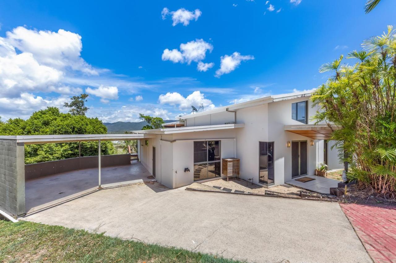 Hilltop Views - Cannonvale Villa Airlie Beach Exterior photo